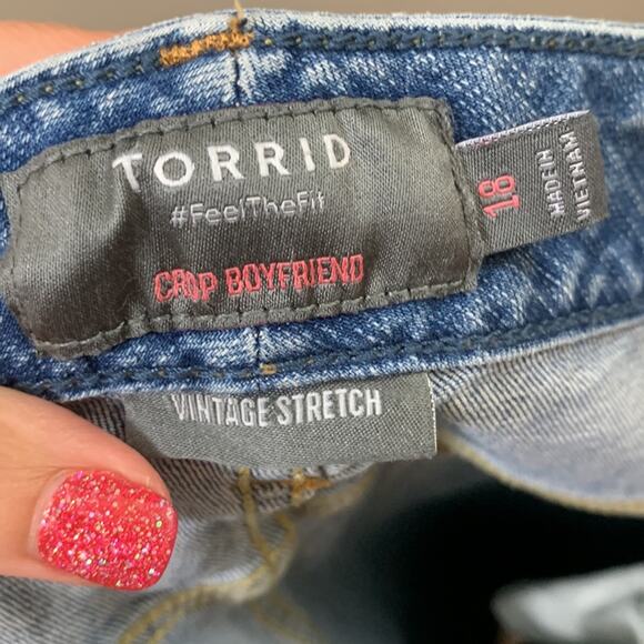 Torrid Crop Boyfriend Straight Vintage Stretch Mid-Rise Jeans - Picture 3 of 9
